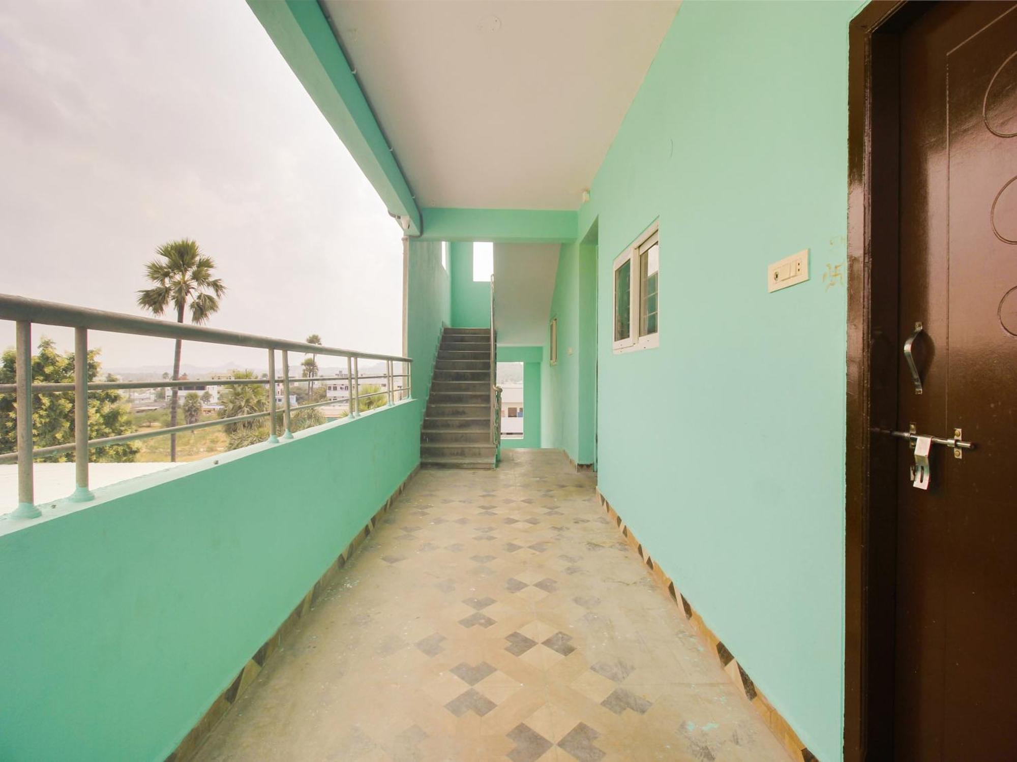 Hotel O R.J.International Pedda Ambarpet 外观 照片
